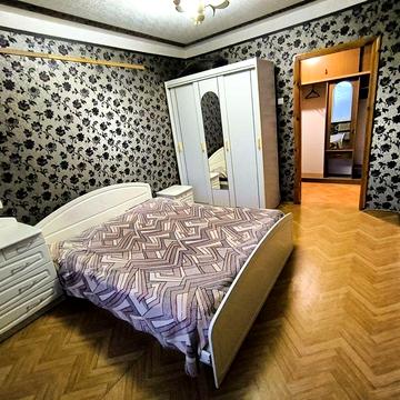 Без комісійних для покупця продається двокімнатна на вул.Заболотнлго