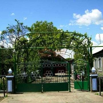 Продам великий дом з ремонтом, садом та всіма зручностями!