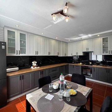 2-х поверховий будинок з ремонтом в с. Нижнів