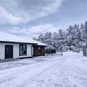 Будинок 80 м² | свої комунікації, ГАЗ | закрита територія