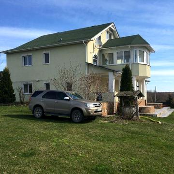 Будинок в тихому, безпечному місці.