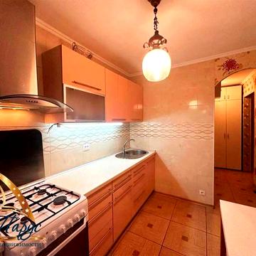 Продам 2х ком. кв-ру в центре, ул. Академика Амосова 8/9