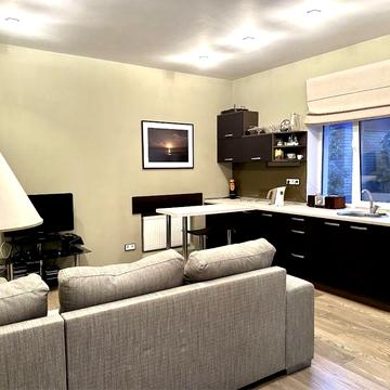 Затишний будинок у Ворзелі. Є великий генератор.