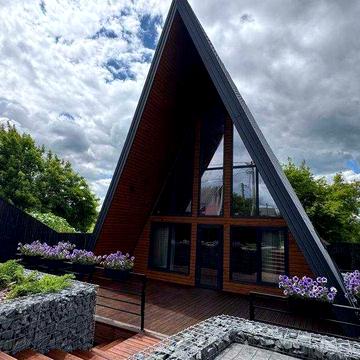 Будинок A-frame з ділянкою, терасами та ремонтом. без комісії