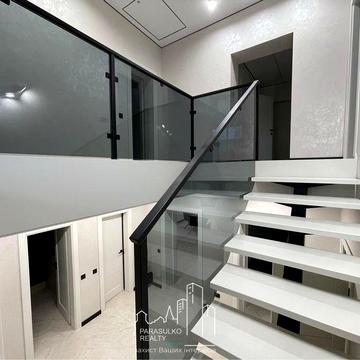 Продам шикарний будинок з меблями та приміальною технікою