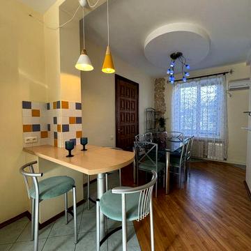 Будинок в тихому центрі з системою безперебійного живлення