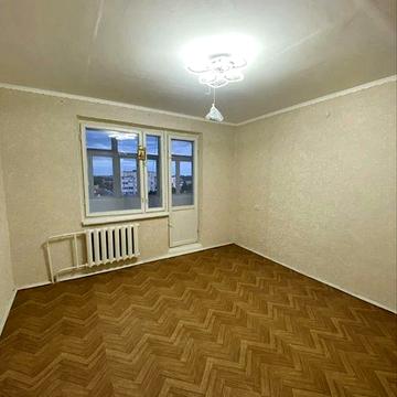 Продається 3-кімнатна квартира р-н Комарова