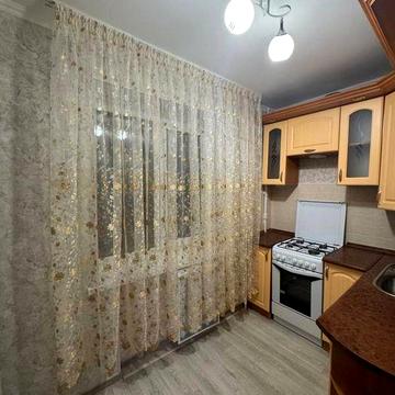 Оренда однокімнатної квартири в центрі міста на середньому поверсі