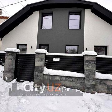 Продається будинок у центрі міста