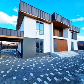 Сучасний, новозбудований будинок на околиці м.Стрий...