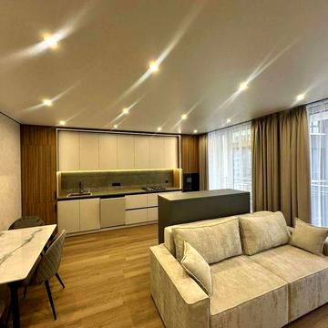 Продаж світлої 2 км квартири поруч з річкою