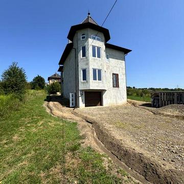 Продаж просторого будинку під чистову обробку