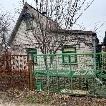 Продам дачу в городе (2 этажа, 3 комнаты), на Вырве