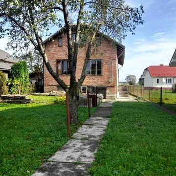 Продаж 1,5 поверхового будинку з великим подвіррям в с.Добряни