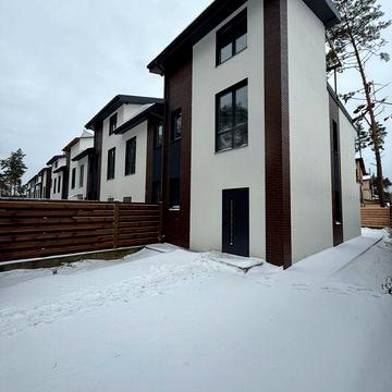 Продаж Тауна навпроти парку Щасливий з ремонтом. Гостомель