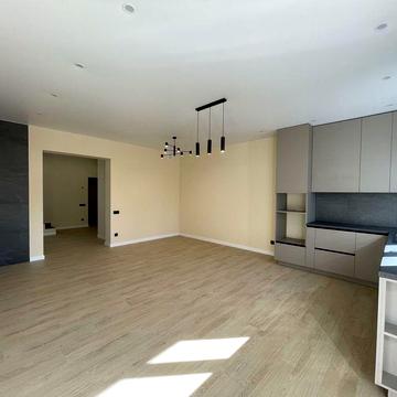 Таун в центрі міста з новим ремонтом. Гостомель парк Щасливий