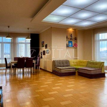 Продаж 4-кімнатної квартири з панорамними видами 139м2