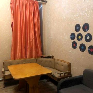 2-х комнатная в центре 36м.все коммуникации. Высота потолков 4,3