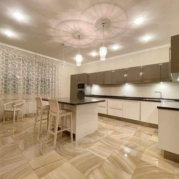 Здається трьохкімнатна квартира. Метро Шулявська