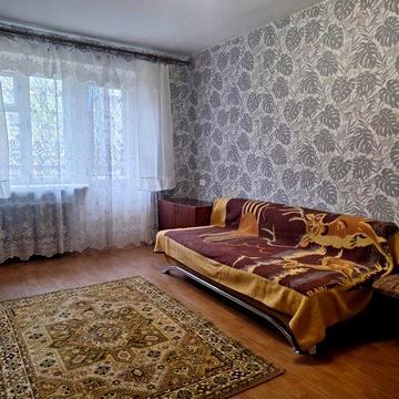 Сдам 1 комнатную квартиру Комарова / Генерала Петрова 2 этаж