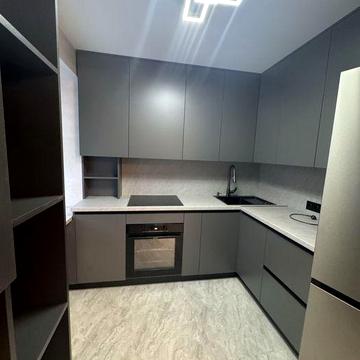 Здається двокімнатна квартира в самому центрі міста сучасним ремонтом.