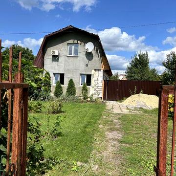 Житловий будинок з господарчими спорудами