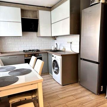 Довгострокова оренда 2к Квартира Максимовича Михайла вулиця