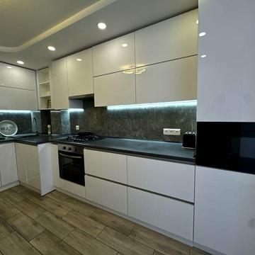 Оренда 2 кімнатної квартири на вул. Білогірська