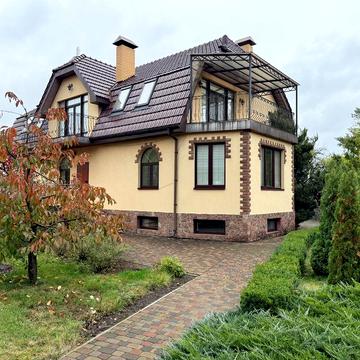 Капітальний будинок біля озера . Газ . 41 сотка землі