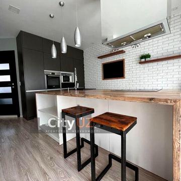 Поодається будинок поруч з центром