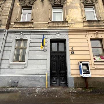 Автентична 3-к . квартира в австрійському будинку вул. Сахарова