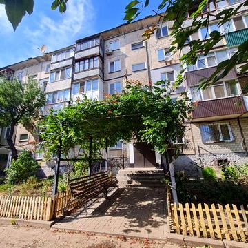 Сдам квартиру 129кв 2-х комн  2эт  от хозяина