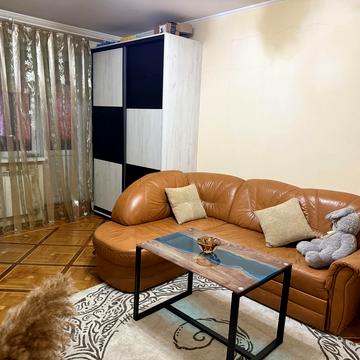 Героїв Харкова просп. (Московський), 248в