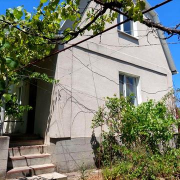 Продам будинок на 12 соток землі в центрі пгт.