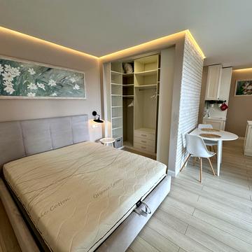 Академіка Лебедєва вул., 1