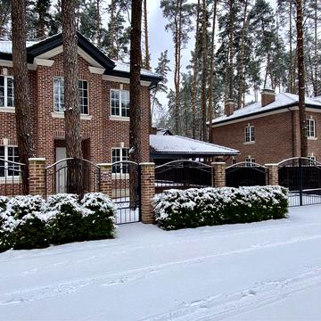 Будинок у лісовій Бучі у котеджному містечку