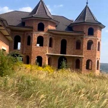 Будинок біля Чернівців