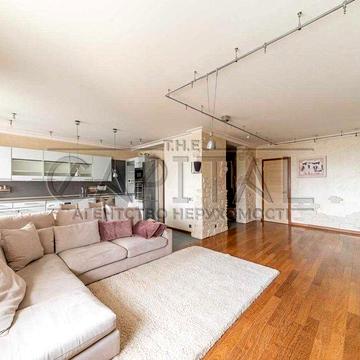 Продаж / Квартира 3-кімнатна / вул. Мокра 136м2