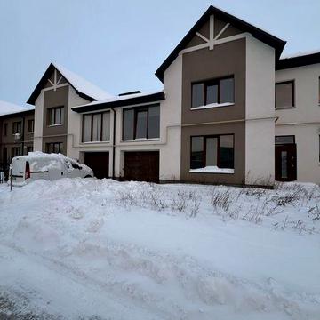 Продам кутовий котедж з гаражем в місті! Район Радіозаводу!