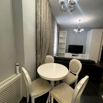 Урядовий квартал Шовковична 11 велика 2 кімнатна квартира ДизРемонт