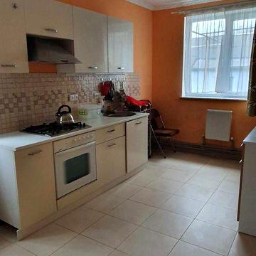 Здам будинок 2 поверхи ,80 м 3 Слобідська,є заїзд