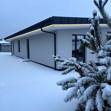 Продам окремо стоячий будинок в місті