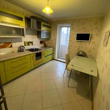 Здам трикімнатну квартиру на Пісках, перший південний