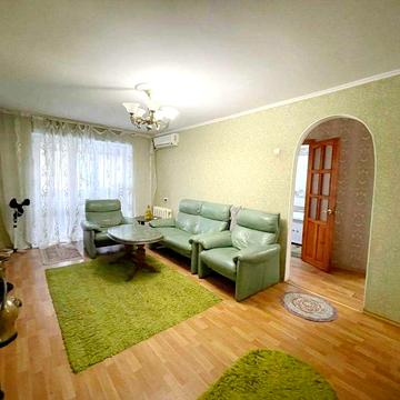 Продаю  3к квартиру в центрі  Корабельного. Заходь і живи!