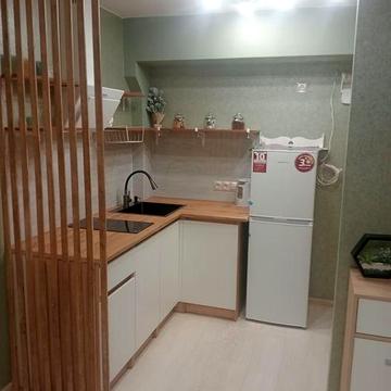 Продам квартиру- студію з окремим виходом.