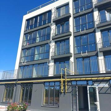 Лісова Буча.Студія в зданому будинку.