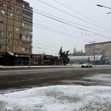 Здається 2 кімнатна квартира на 98 кварталі .