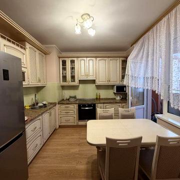 Радужный, дом 12. Уютная 2х квартира с лоджией! Можно с кошечкой/котом