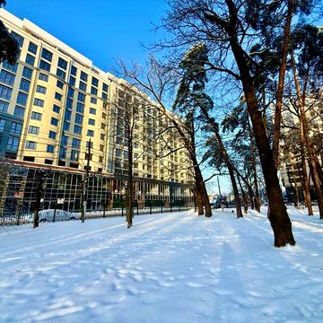 Простора двокімнатна в центрі міста. ЖК Роял Парк.Є підземний паркінг ЖК Royal Park