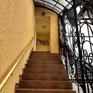 Здається частина будинку початок Годилова